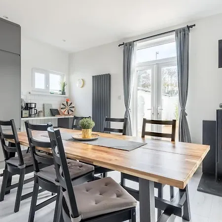 Spacious, Modern Home, Newquay W/ Parking Dom wakacyjny *