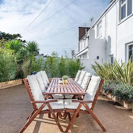 Dom wakacyjny Spacious, Modern Home, Newquay W/ Parking